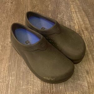 Non-slip slip on work shoe